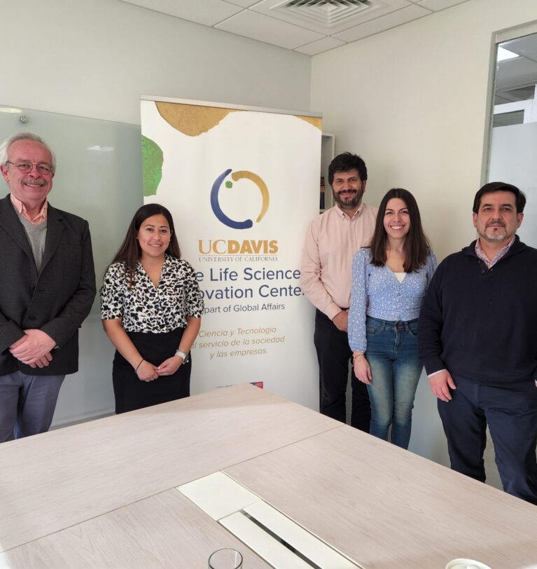 Nuevo Acuerdo de Colaboración entre UC Davis Chile y el Colegio de Ingenieros Agrónomos de Chile