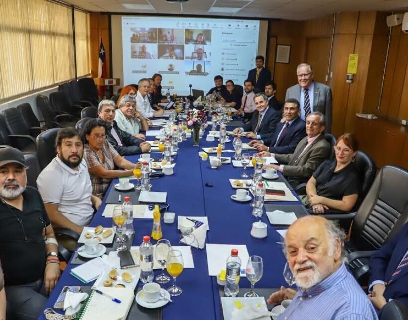 El Colegio de Ingenieros Agrónomos de Chile participó en la primera sesión del COSOC del Minagri, abordando desafíos del sector agrícola y forestal.