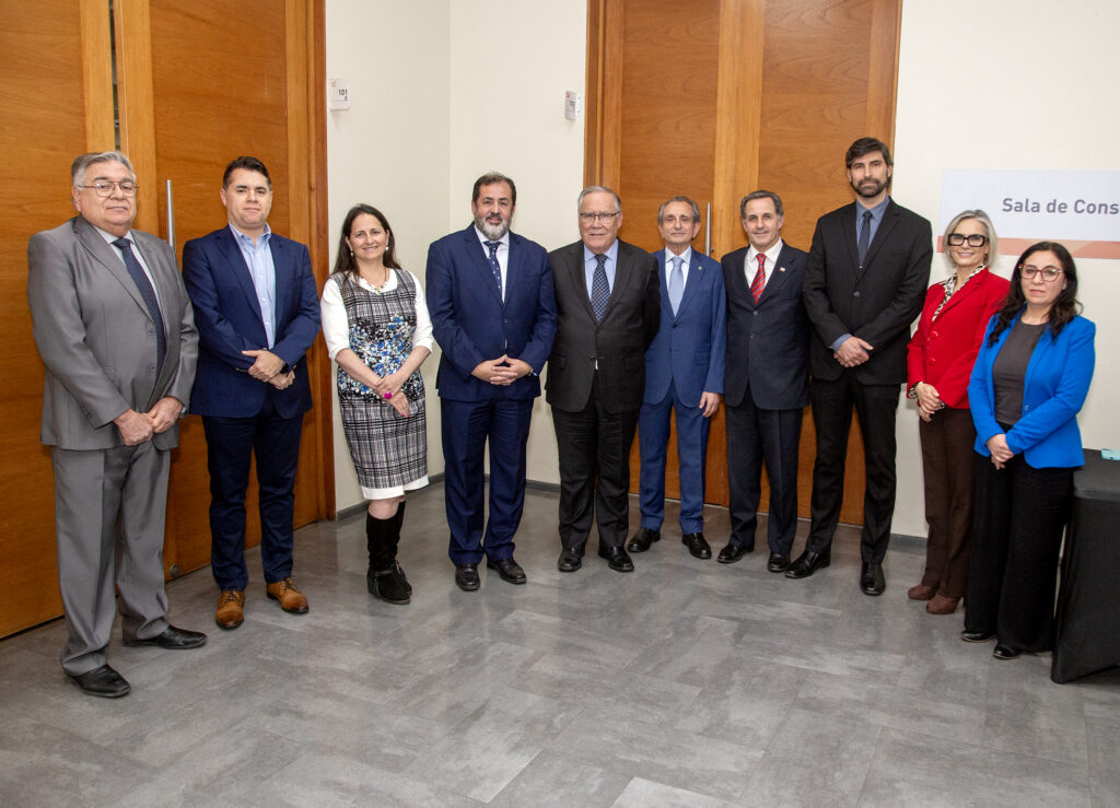 Autoridades del Ministerio de Agricultura, representantes de la Universidad de Las Américas y del Colegio de Ingenieros Agrónomos de Chile durante la ceremonia anual de premiación 2026 realizada en Santiago.