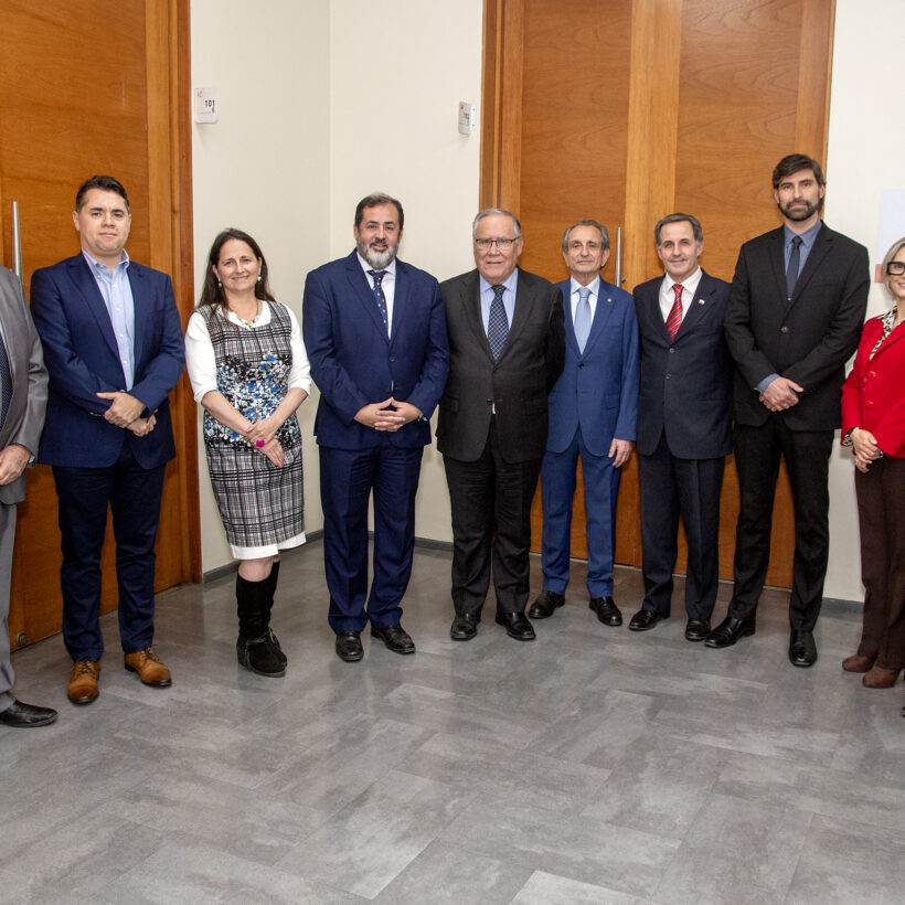 Autoridades del Ministerio de Agricultura, representantes de la Universidad de Las Américas y del Colegio de Ingenieros Agrónomos de Chile durante la ceremonia anual de premiación 2026 realizada en Santiago.